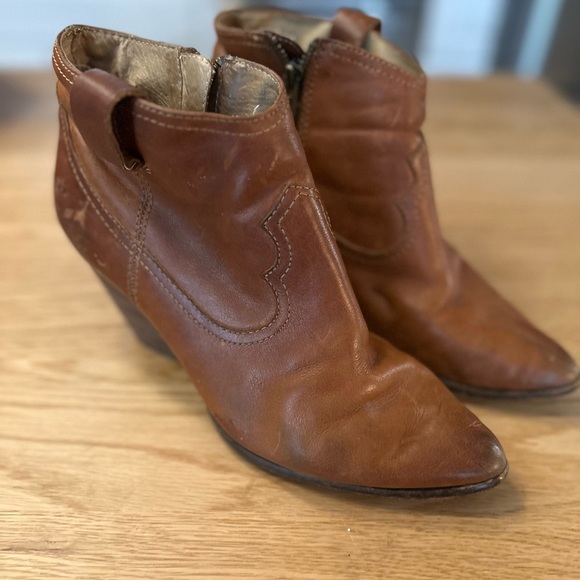 Frye Booties Size 8.5 Cognac Color - Picture 2 of 5